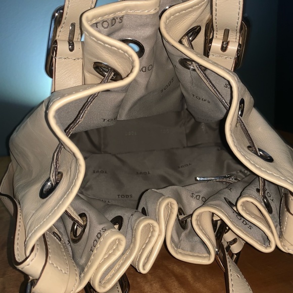 TOD's Authentic TieTop Bucket Leather Shoulder Bag - Picture 3 of 4